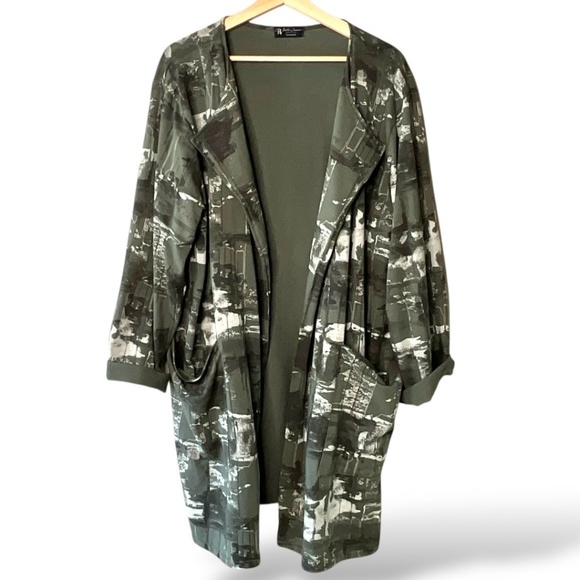 Bella Amore Green and Black Patterned Cardigan - Picture 1 of 8